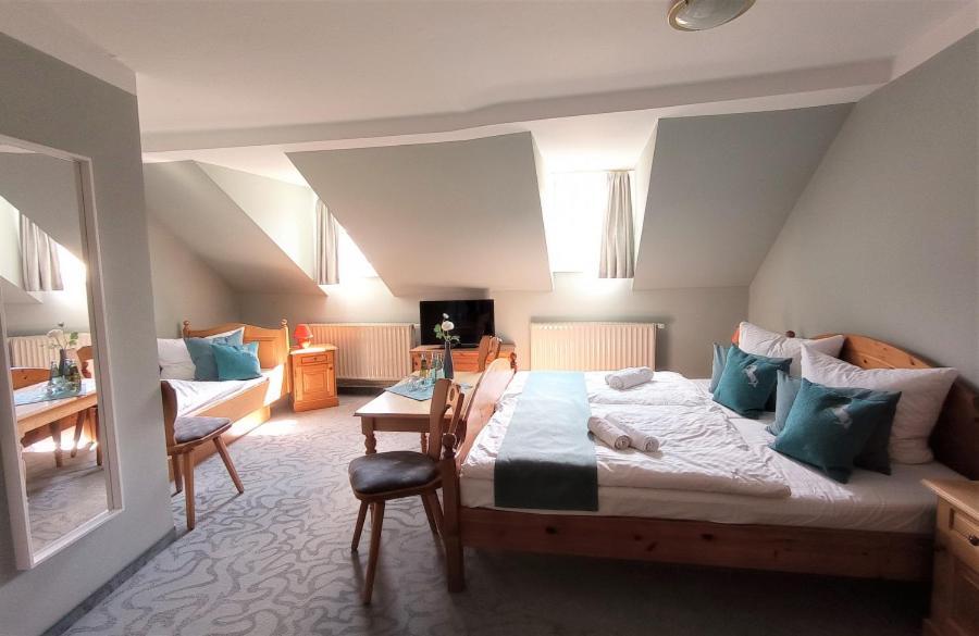 Hotel Ross Zwönitz 外观 照片