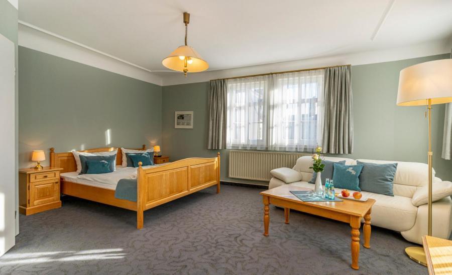 Hotel Ross Zwönitz 外观 照片