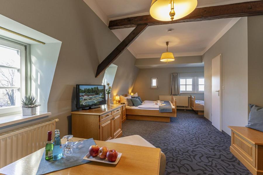 Hotel Ross Zwönitz 外观 照片